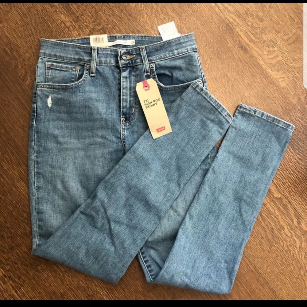 Levi’s distress Jean